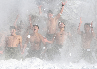 韓国軍特殊部隊が冬季訓練