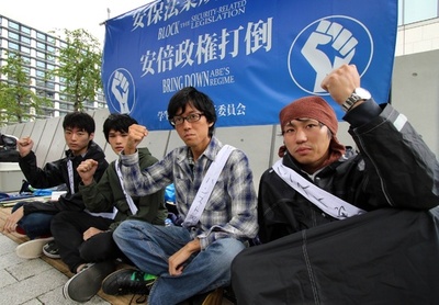 大学生4人が国会前でハンスト、安保法案に反対
