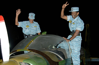 LTTE軍機、政府軍の爆撃の報復として首都を空爆 - スリランカ