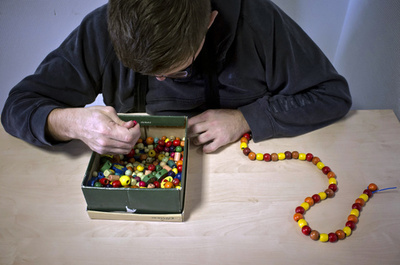 薬剤でシナプスの「刈り込み」回復、自閉症治療に可能性 米研究