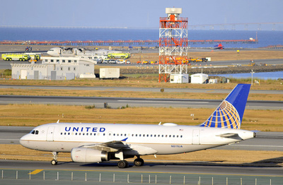 米ユナイテッド航空の乗客強制排除 空港職員2人が解雇に 写真1枚 国際ニュース Afpbb News
