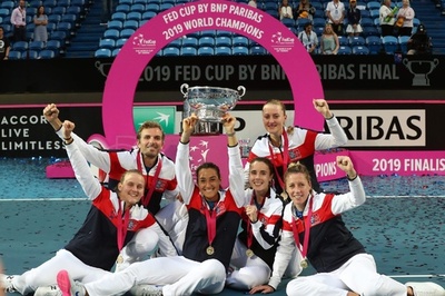 フランスが16年ぶり3度目のフェド杯優勝、オーストラリアとの激闘制す