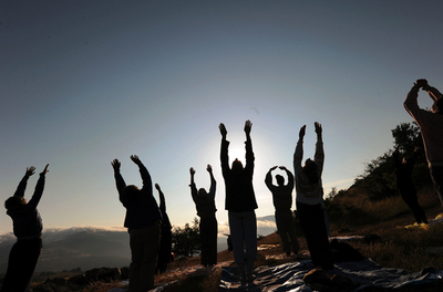 古代の天文観測所でヨガ、マケドニア