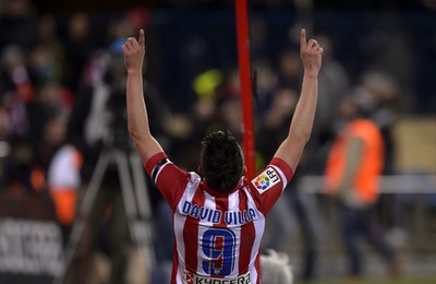 アトレティコ快勝、18年ぶりリーグ首位に