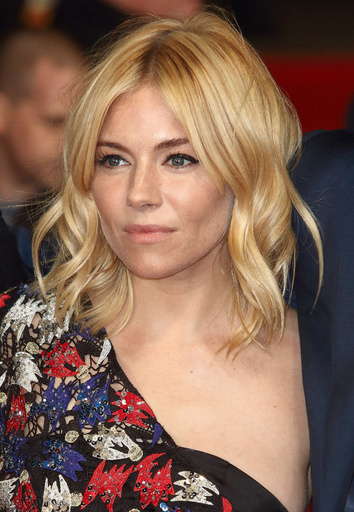 シエナ・ミラー、スタイルのお手本はデヴィッド・ボウイ