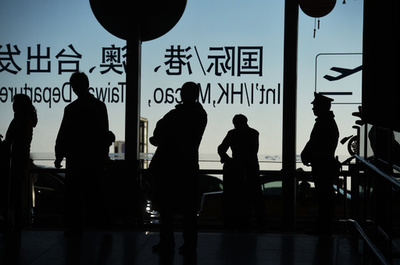 飛行機の迷惑客3人を搭乗禁止に、中国のブラックリスト初適用