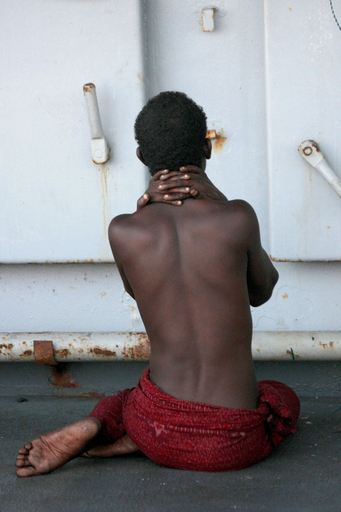 仏海軍、ソマリア海賊の身柄を確保