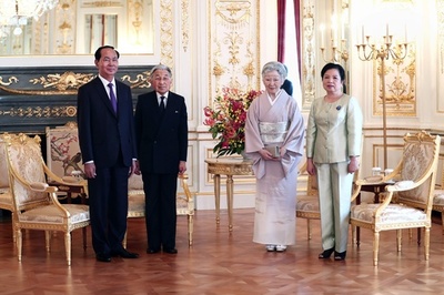 天皇、皇后両陛下 ベトナム国家主席夫妻とお別れ 迎賓館で