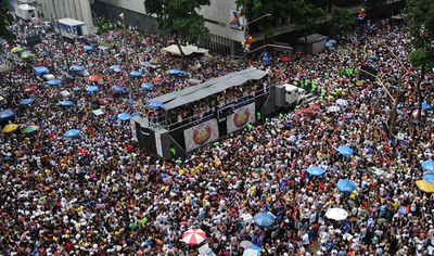 立小便で214人逮捕、リオのカーニバル