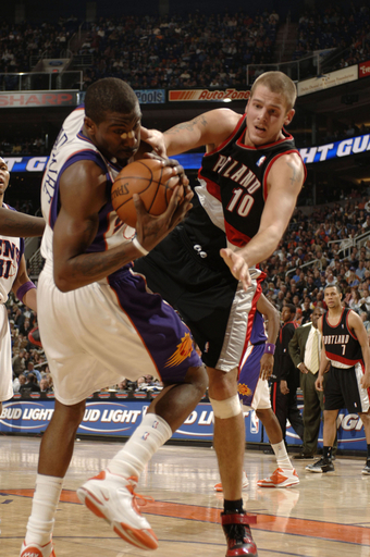 ＜06-07NBA＞サンズ トレイルブレイザーズの追撃を振り切り12連勝 - 米国