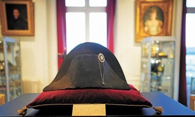 ナポレオンの帽子 3億円で落札