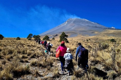 ポポカテペトル火山の日に豊作祈願 メキシコ