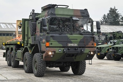 ドイツから軍用トラック40台、スロベニア