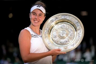 21歳ノスコバ、ウィンブルドン初優勝 第2セットの涙乗り越え