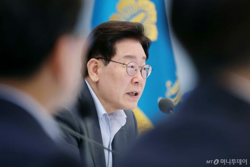 5日、大統領府で開かれた行政安全省、法務省、国務調整室などの業務報告で発言するイ・ジェミョン（李在明）大統領(c)MONEYTODAY