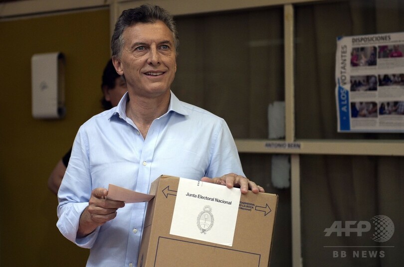 アルゼンチン大統領選、マクリ氏が勝利 