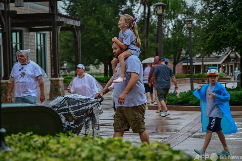 ハリケーン襲来前のディズニー、駆け込み入園組も 米フロリダ州