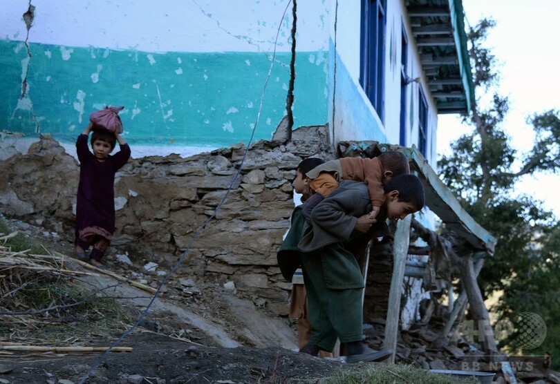 アフガン・パキスタン地震、死者360人超 被災者が支援訴え