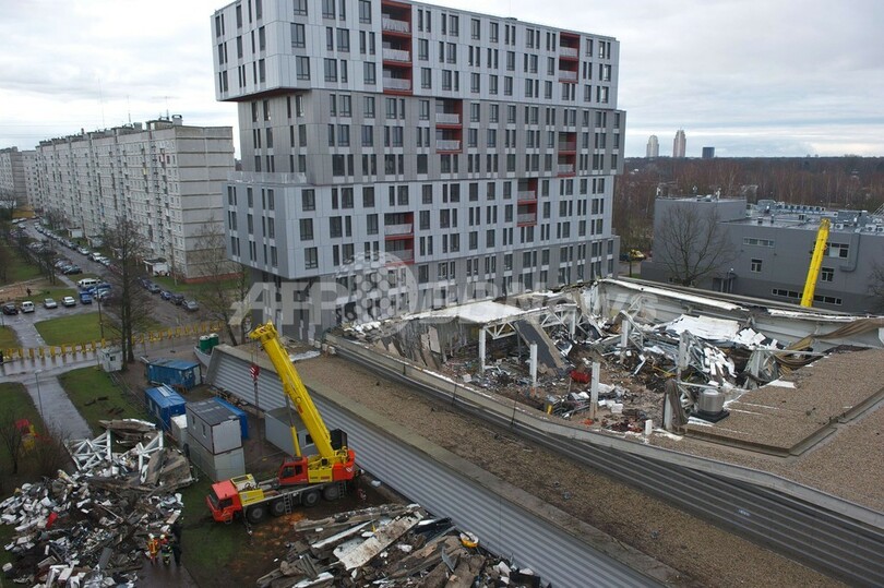 ラトビア首相が辞任、首都のスーパー屋根崩落事故めぐり