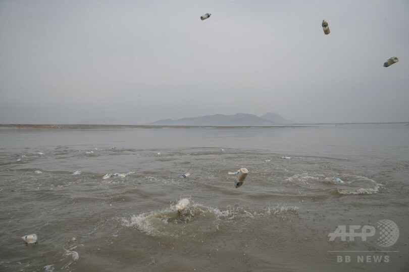 食料や「自由」を詰めて...今も北朝鮮へボトルを流す脱北者たち 韓国
