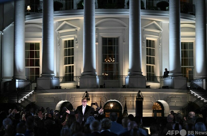 エルトン・ジョンさん、ホワイトハウスで歌 バイデン氏が招待