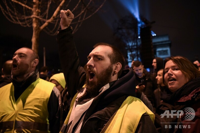 仏、大みそかも「黄ベスト」デモ マクロン大統領はテレビ演説