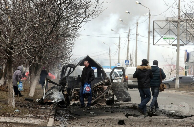 ウクライナ東部の要衝に親露派が攻勢、住宅地砲撃で30人死亡