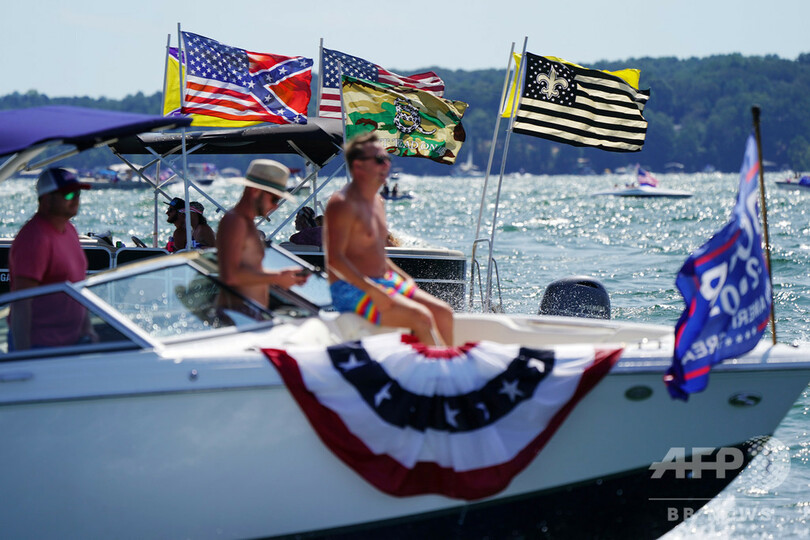 黒ずくめの男たちが暗躍？ 「陰謀論全開モード」に突入したトランプ大統領