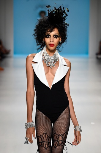 ベッツィ ジョンソン ドレス 愛いっぱいのウェディングドレス、「ベッツィー・ジョンソン」15年春夏