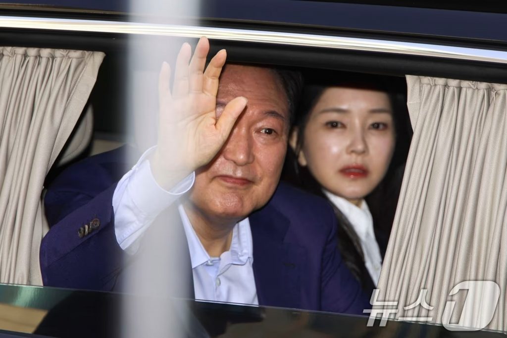 ヨン様コイン”から派生した政界スキャンダル…韓国前大統領妻に捜査の手