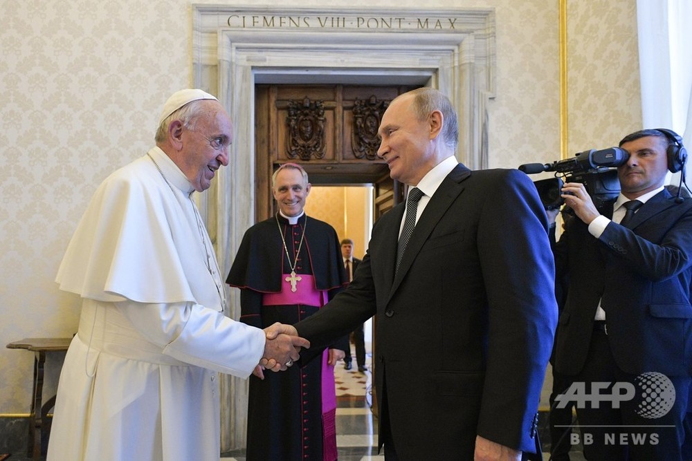 プーチン氏、イタリアとバチカンを電撃訪問 法王と会談 写真9枚 国際