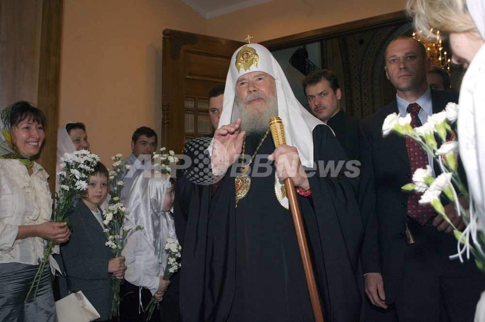 ロシア正教総大司教、リガの大聖堂で信者を祝福 ラトビア 写真2枚 国際ニュース:AFPBB News