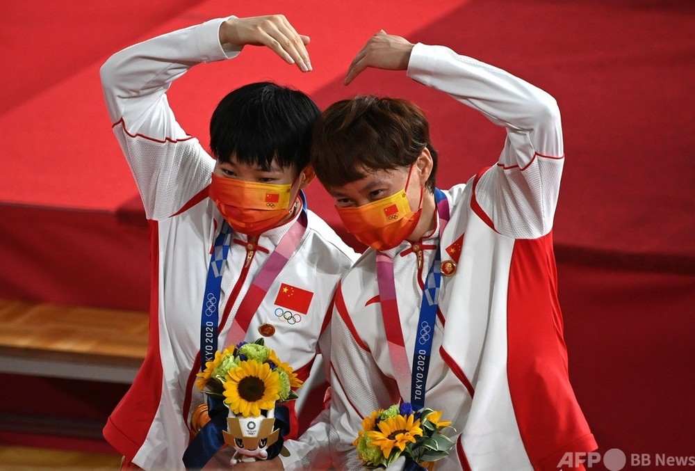 毛沢東バッジ着用をIOCが警告、中国側は再発防止を約束 写真2枚 国際