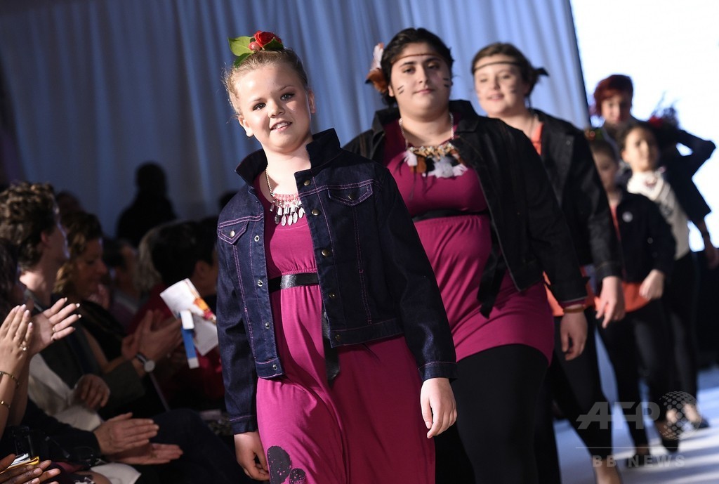 プラスサイズのファッションショー「パルプ ファッション・ウィーク」パリで開催