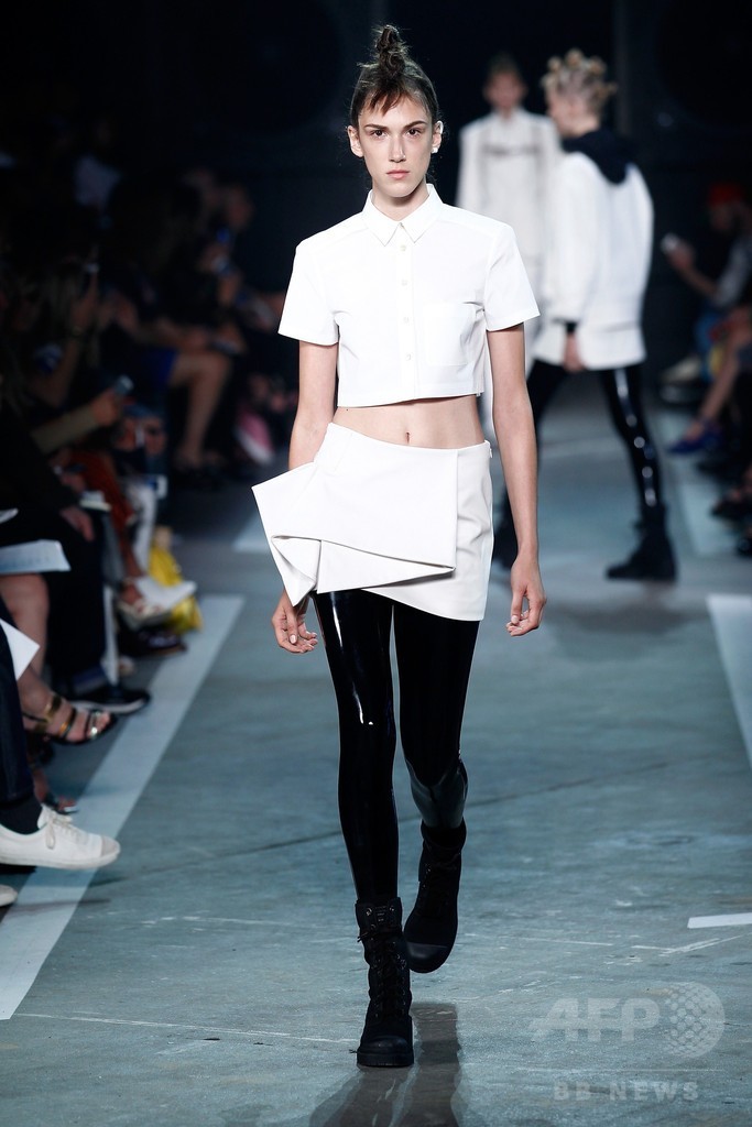 ドットとレイヤードでポップに、「マーク BY マーク ジェイコブス」15年春夏