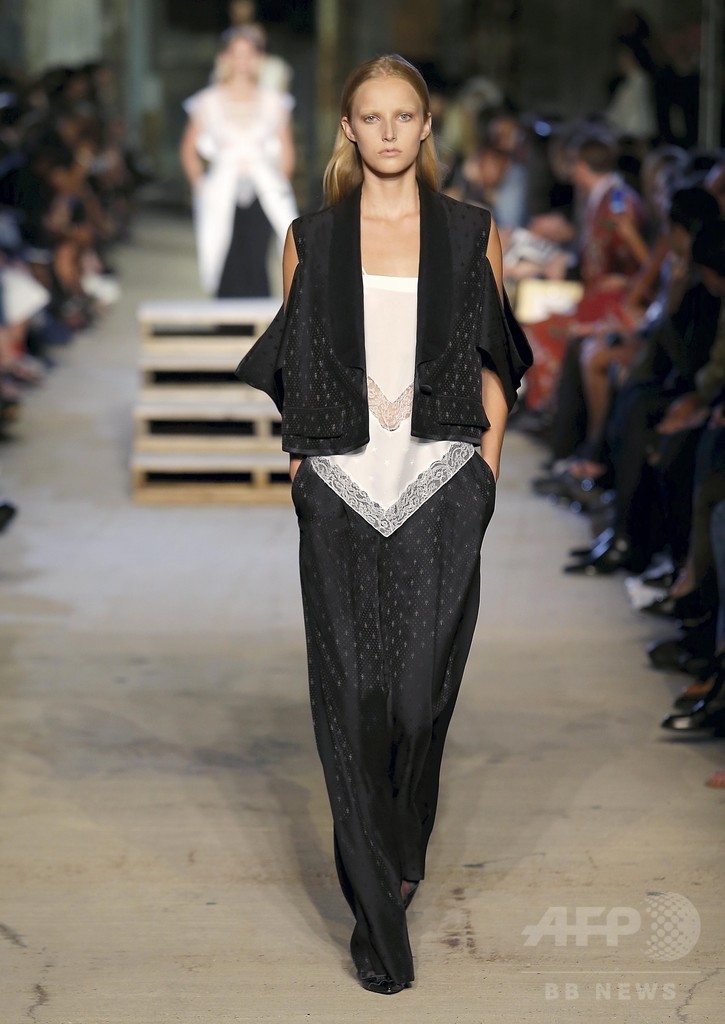 「ジバンシィ」16年春夏コレクション