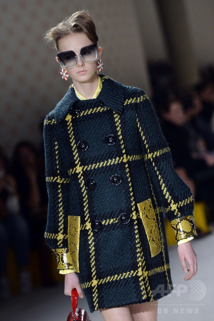 パリコレフィナーレには色鮮やかで心弾むショー、「ミュウミュウ」15/16秋冬