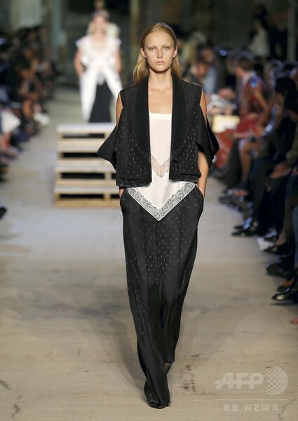 「ジバンシィ」16年春夏コレクション