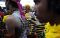 シンガポールで30日、ヒンズー教の大祭タイプーサム（Thaipusam）が行われた。ムルガ（Muruga）神をあがめるこの祭りは、 タミル暦のタイ（Thai）の月の満月の日に行われる。信者らは「カバディ（Kavadi）」と呼ばれる御輿（みこし）を鉄串などで自分の身体に固定して苦行の行進を行う。この祭りはマレーシアでも行われる。

写真は、早朝のマレーシア・クアラルンプール（Kuala Lumpur）で、体に刺したフックで「カバディ」と呼ばれる御輿（みこし）を引いてバトゥ洞窟（Batu cave）のヒンズー教寺院に向かうヒンズー教徒（2010年1月30日撮影）(c)AFP/Saeed KHAN