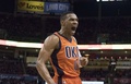15-16NBA、オクラホマシティ・サンダー対ユタ・ジャズ。試合中に雄たけびをあげるオクラホマシティ・サンダーのラッセル・ウエストブルック（2015年12月13日撮影）。(c)AFP/Getty Images/J Pat Carter