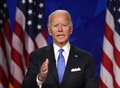 米民主党党大会の最終日に、同党の大統領候補の正式指名を受諾し、演説するジョー・バイデン前副大統領（2020年8月20日撮影）。(c)Win McNamee/Getty Images/AFP