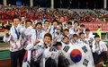 第17回アジア競技大会（17th Asian Games、Asiad）サッカー男子決勝、韓国対北朝鮮。金メダル獲得を喜ぶ韓国の選手（2014年10月2日撮影）。(c)AFP/PRAKASH SINGH