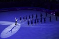 平昌冬季五輪、フィギュアスケートのエキシビション開始前の選手紹介で登場した羽生結弦（2018年2月25日撮影）。(c)AFP/ARIS MESSINIS