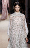 フランス・パリ市内で発表されたヴァレンティノ（VALENTINO）の12年春夏オートクチュールコレクション（2012年1月25日撮影）。(c)AFP/ALEXANDER KLEIN