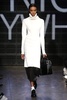 米ニューヨーク市内で発表された「DKNY」15/16年秋冬コレクション（2015年2月15日撮影）。(c)AFP/Getty Images/Neilson Barnard