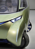 日産自動車（Nissan Motor）は8日、第42回東京モーターショー2011（Tokyo Motor Show）に、3台の電気自動車（EV）コンセプトカーを展示すると発表した。EVスポーツカー「ESFLOW（エスフロー）」と、都市向けスマートEV「Pivo3（ピボ3）」、乗用車の快適性と商用車の実用性の両立を目指した「TOWNPOD（タウンポッド）」の3車種になる。東京モーターショーは11月30日から12日11日までの日程。

写真は、神奈川県厚木市の日産のデザインセンターで展示された「Pivo3」（2011年10月20日撮影）。(c)AFP/TOSHIFUMI KITAMURA