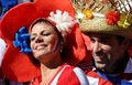 2010年サッカーW杯南アフリカ大会（%%2010 World Cup%%）1次リーグF組、スロバキア対パラグアイ。パラグアイは2-0で勝利した。写真は試合開始を待つパラグアイのサポーター。（2010年6月20日撮影）(c)AFP/VINCENZO PINTO