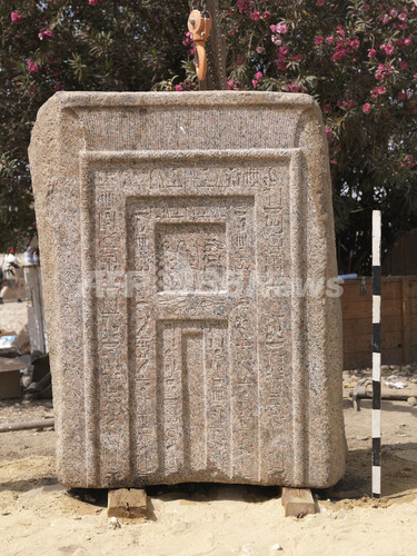 古代エジプトの有力高官の石扉を発掘、エジプト 写真1枚 国際ニュース