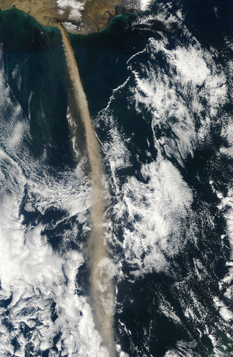 アイスランド火山噴火、北アフリカやスペイン南部の空港が閉鎖