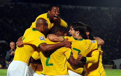 ブラジル アウェーでチリに快勝し2位浮上